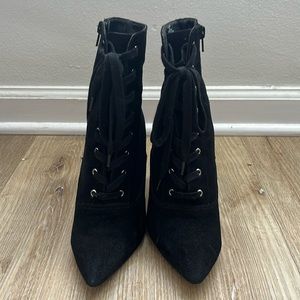 Steve Madden lace up suede boots